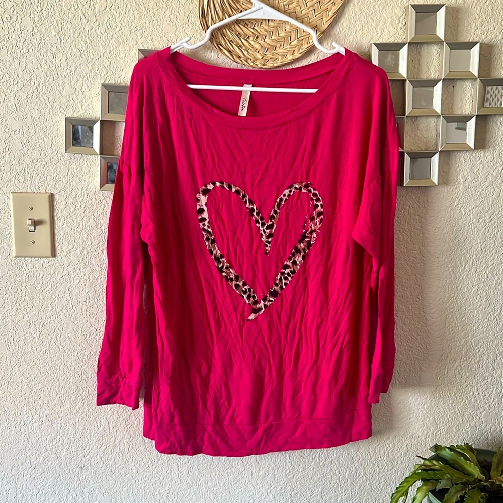 Pink Graphic Long Sleeve Tee w/Heart